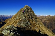 38 In cresta su roccette per vetta Pizzo Scala